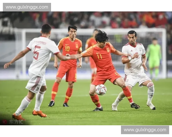 绿城足球关键战役激起球迷热情全面展现球队坚韧斗志与拼搏精神风采